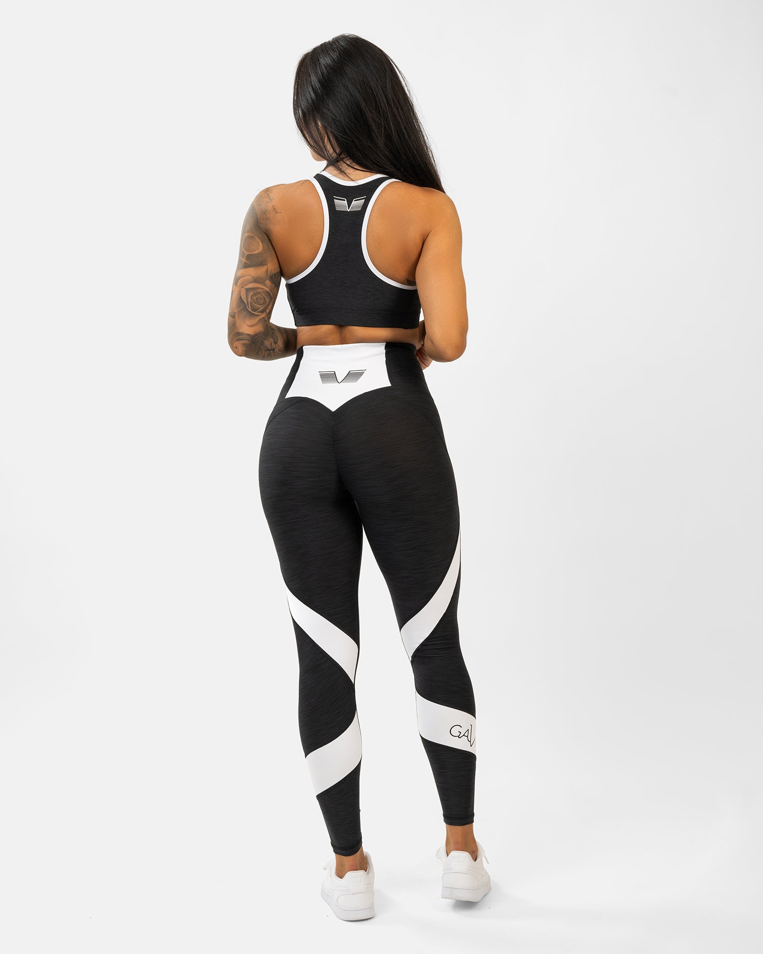 GAVELO Black & White Sport bra