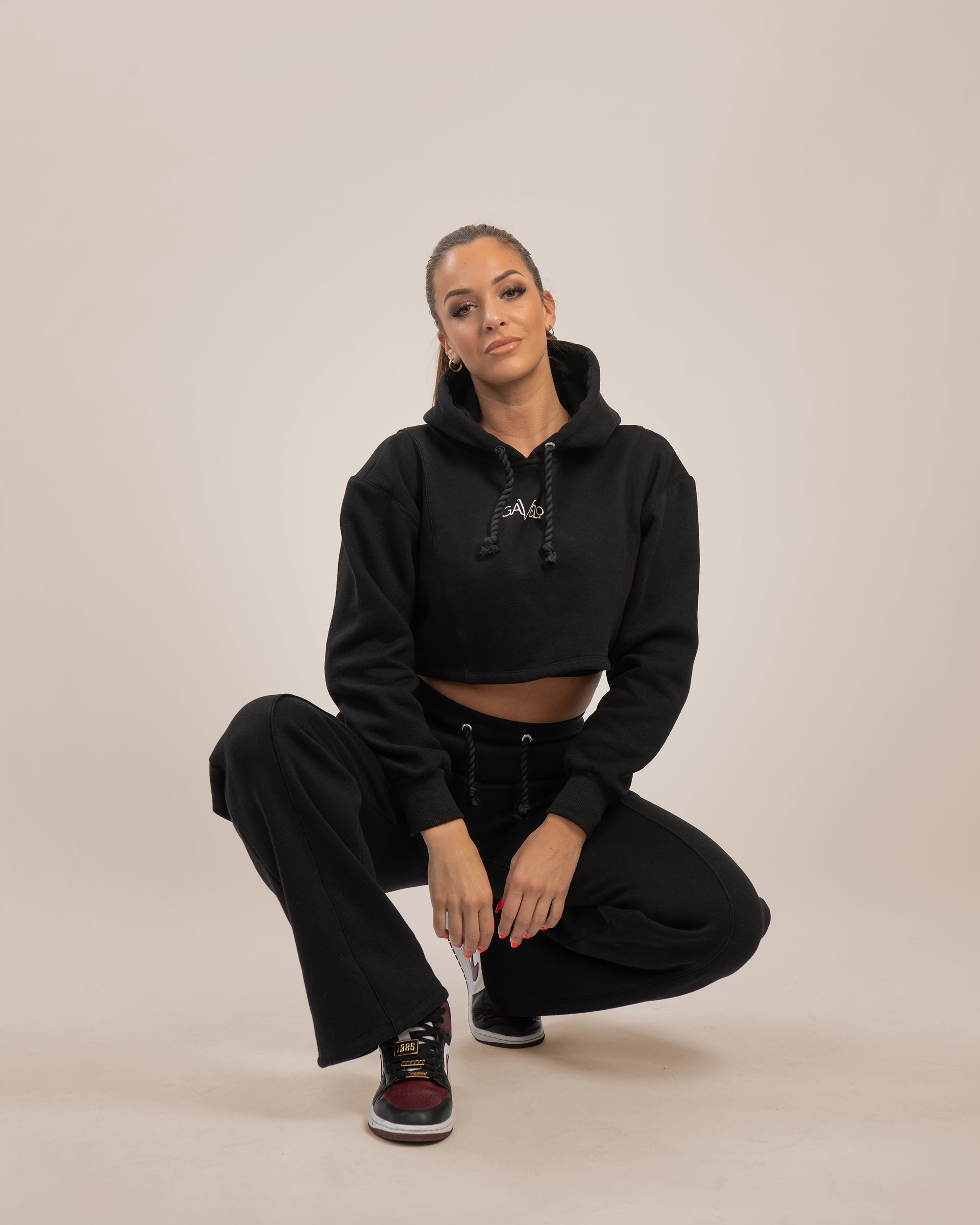 GAVELO Chill Lounge Cropped Hoodie Black