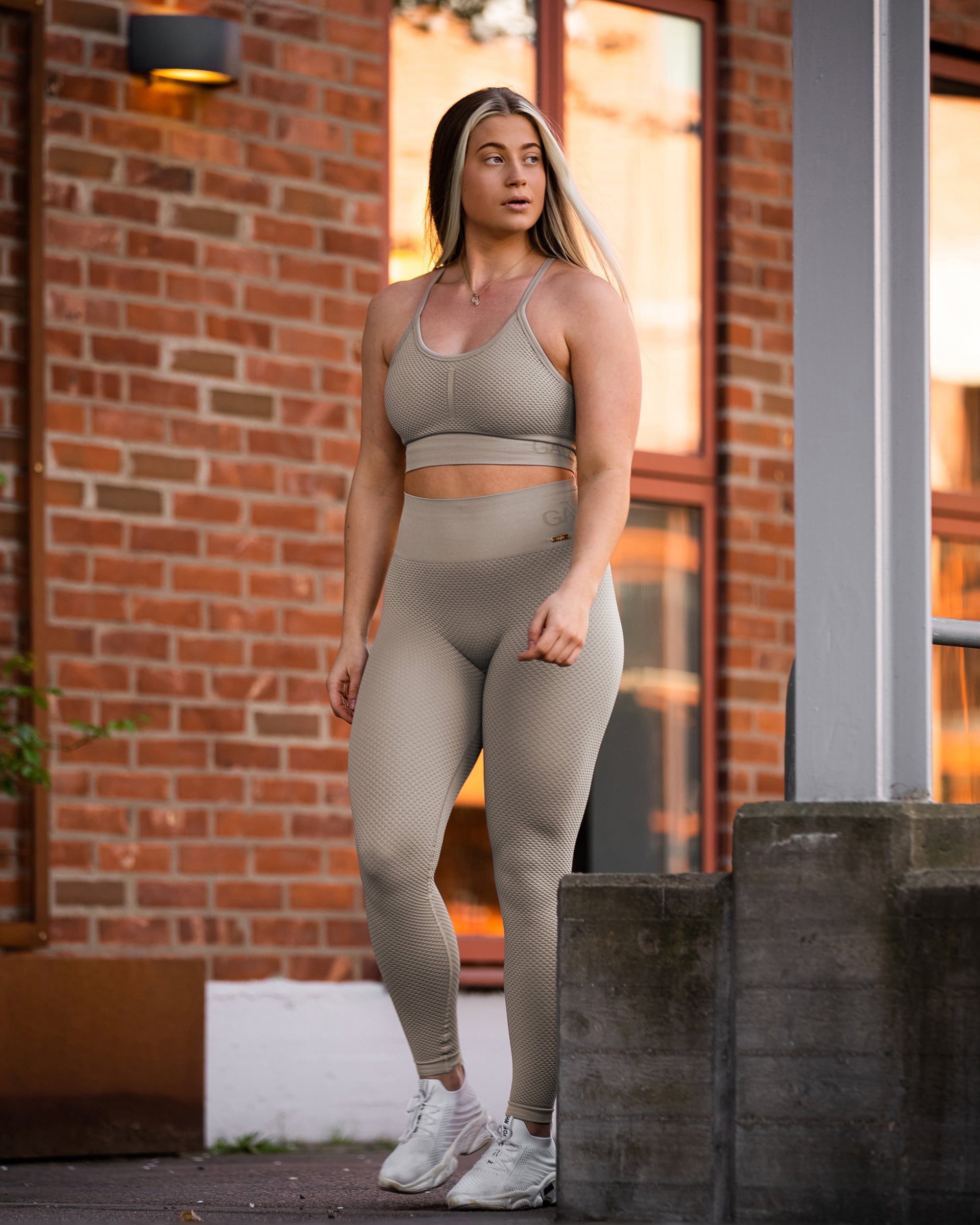 GAVELO Seamless HoneyComb Beige Sports Bra