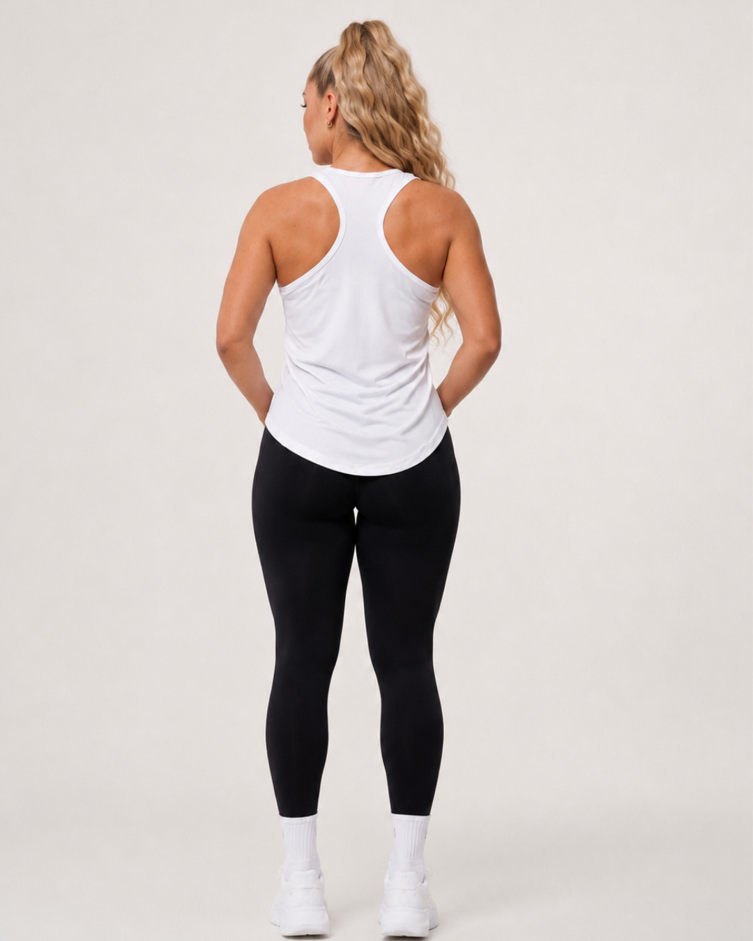 GAVELO Pace Tank Top White