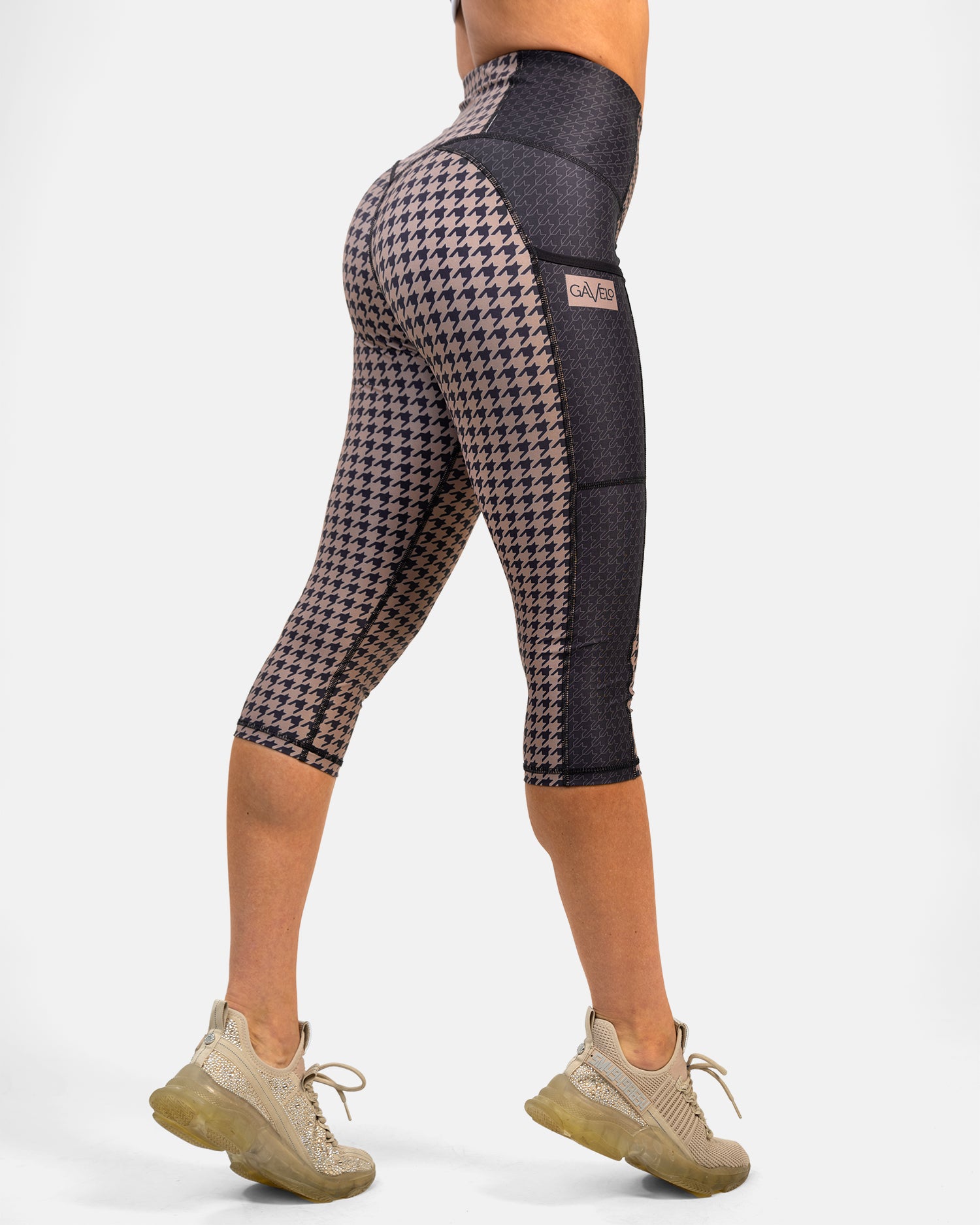 GAVELO Timeless Elegance Champagne Capri Leggings